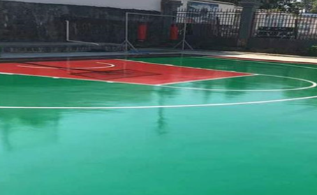 北辰篮球场翻新地面